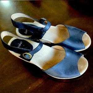 Dansko Vera Leather with Buckle Size 9 / 39